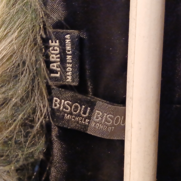 Fuzzy Vest size L - Picture 3 of 9